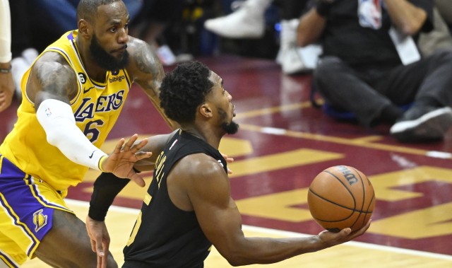 百家乐官网-骑士队史仅2人得分30+场数破百：詹姆斯324场 米切尔103场