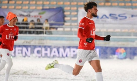 百家乐官网-我拿200美元月薪来到-19度的蒙古踢球，如今在中国香港薪水翻10倍