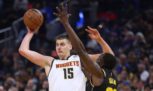 孤胆英雄约基奇昂首离开 休赛期掘金难有大作为