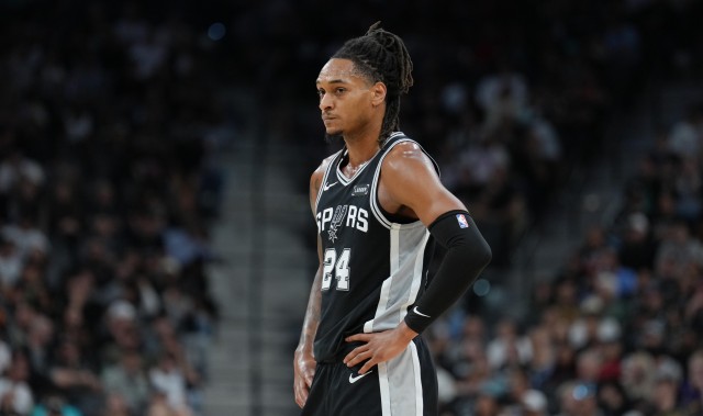 火力靠谱！瓦塞尔半场7中5拿全队最高15分 三分4中3